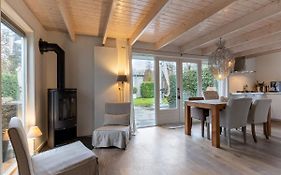 Cozy Vacation Home Near The Sea